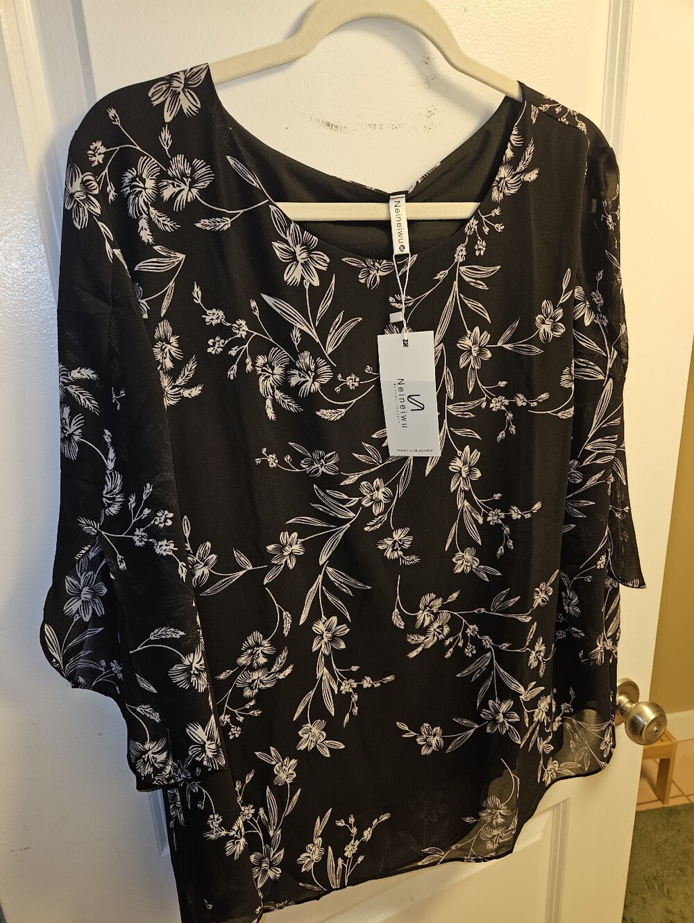 XL NWT NEINEIWU Black & White Blouse Bell Sleeves